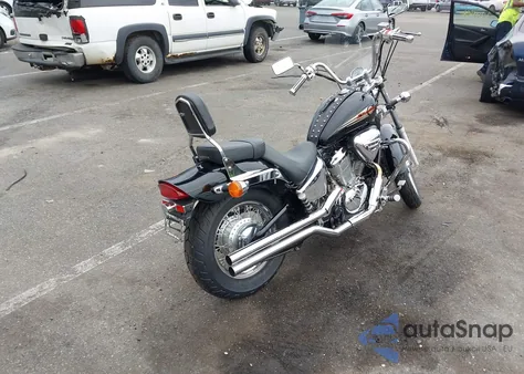 2001 Honda Shadow z USA, uszkodzony, nr VIN JH2PCT1311K221002